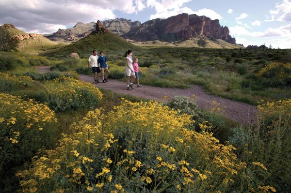 Family Hiking Superstition Mountains