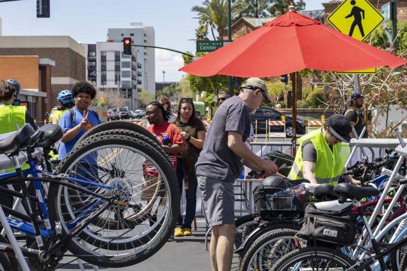 People attending CycloMesa