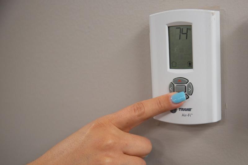 Energy efficient thermostat 