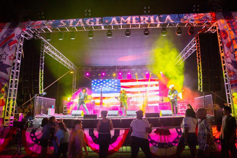 Live music on Stage America at Willmeng Arizona Celebration of Freedom 